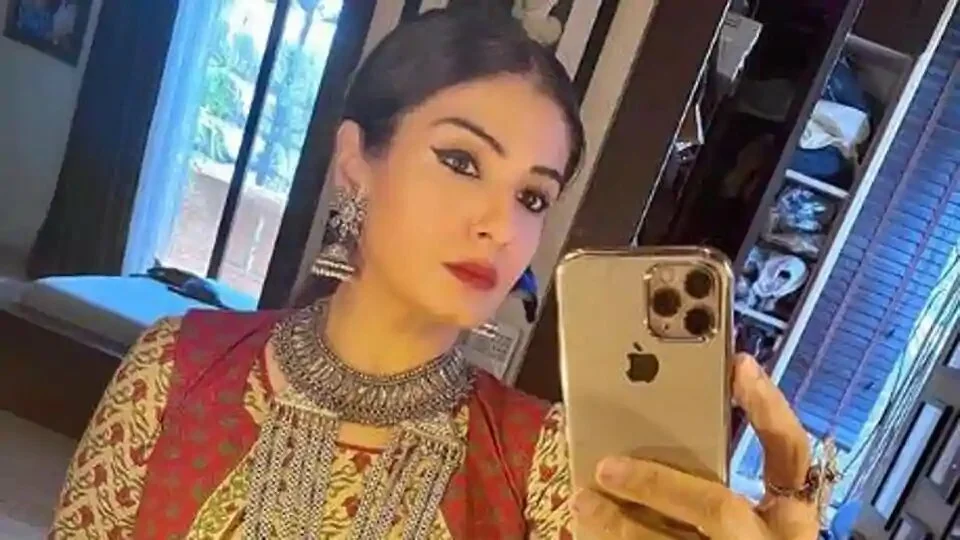 Raveena Tandon does a ‘photocheck’ for her makeup as she gets ready for a shoot amid lockdown and social distancing.