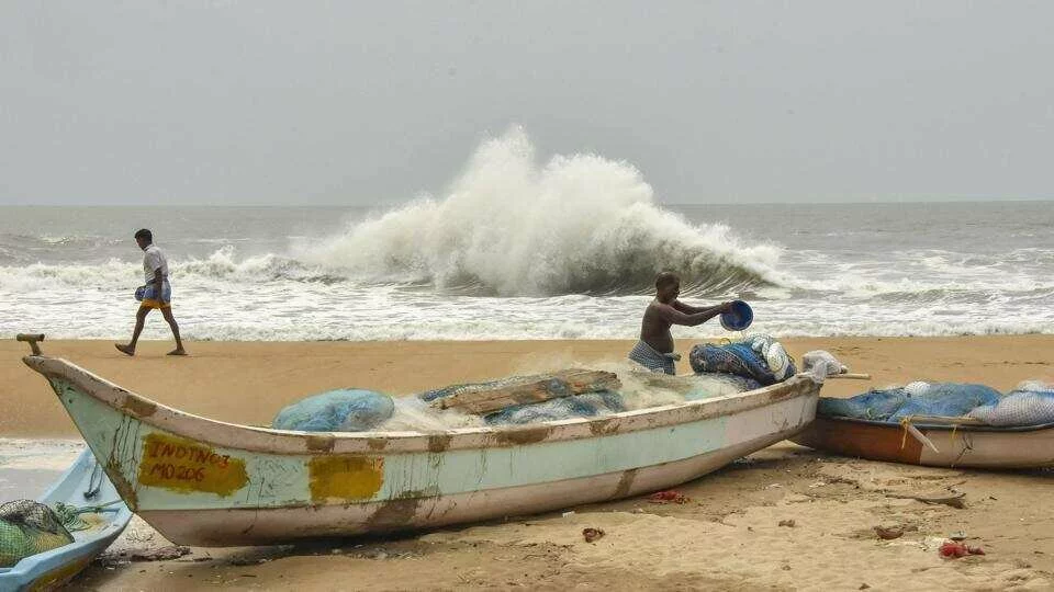 Fishermen have been advised not to venture into the sea till May 21, Special Relief Commissioner (SRC) P K Jena has said. The IMD has issued a warning to suspend all fishing activity in Bengal and Odisha till May 20.