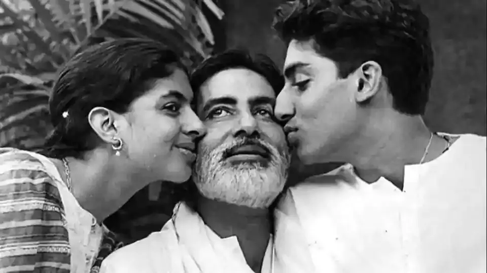 Amitabh Bachchan with Abhishek Bachchan and Shweta Bachchan Nanda.