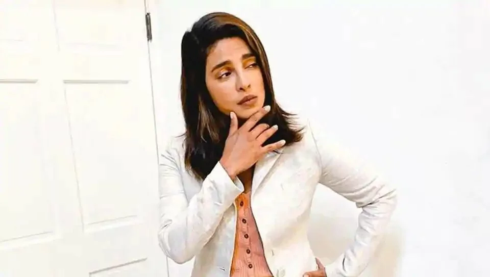 Priyanka personified ‘Work From Home’ to perfection as she paired loose pajamas and slides with her smart and stylish off-white blazer and pale pink top, letting her inner lazy girl shine.