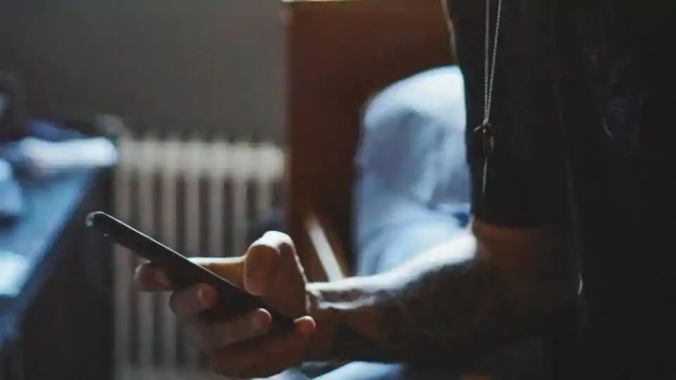 The device people use to communicate can affect the extent to which they are willing to disclose intimate or personal information about themselves, suggests a recent research.