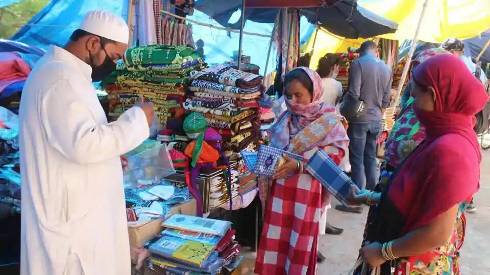 People seen at Jama Masjid market ahead of Eid ul-Fitr, in Sadar Bazar.