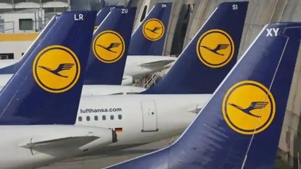 Lufthansa’s rescue deal is expected to give Germany a 25.1% stake in the airline as well as supervisory board representation, people close to the matter said.