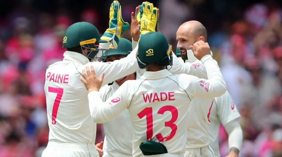 No high-fives, spaced huddle could be new normal for Australian cricketers
