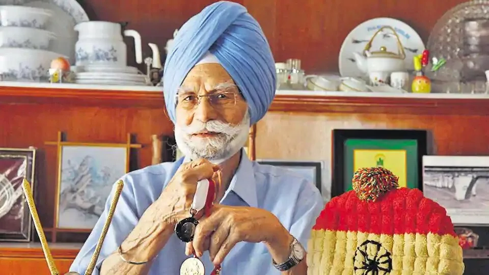 (File Photo) Veteran hockey Olympian Balbir Singh Senior,with his three Olympic madels and one Padam Shiri