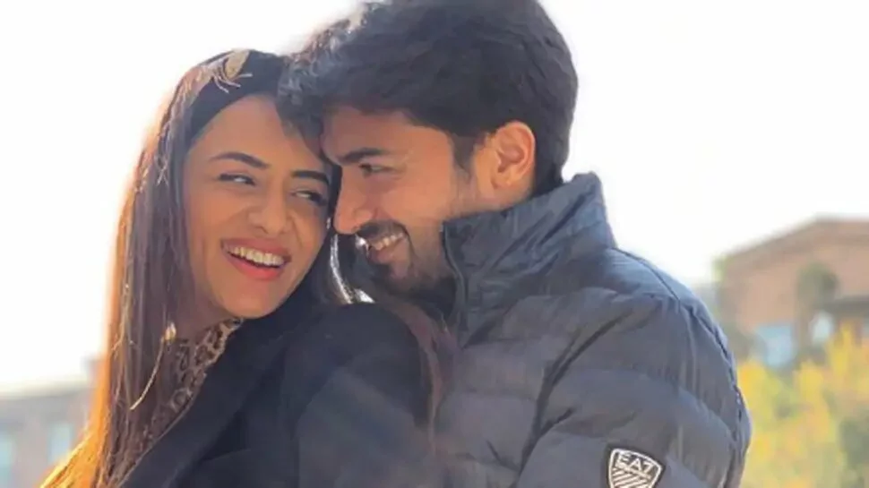 TV couple Smriti Khanna and Gautam Gupta share first glimpse of their romantic song 'Wajah'!