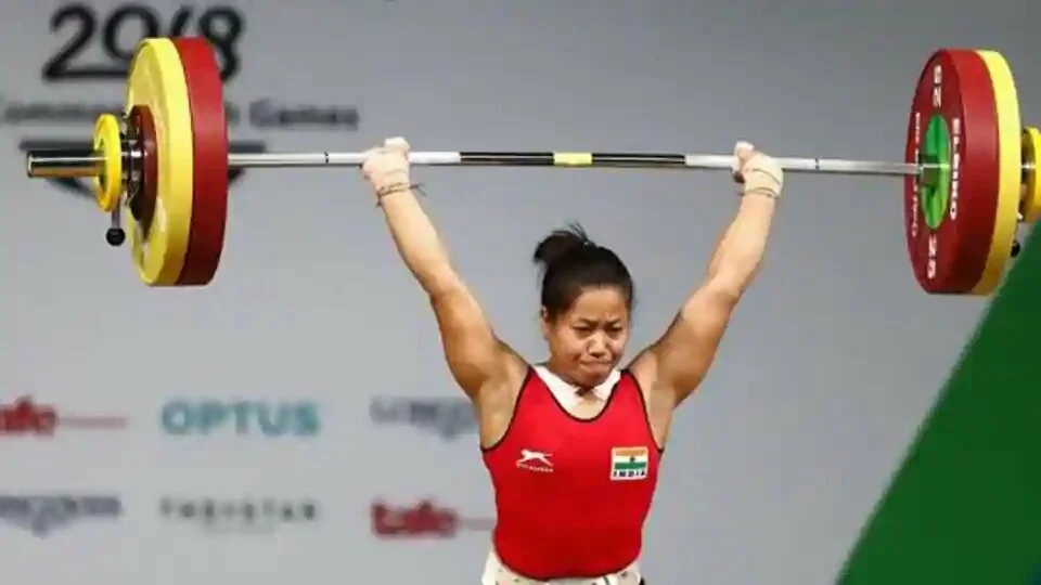 Sanjita Chanu Khumukcham of India makes her final attempt during the Women