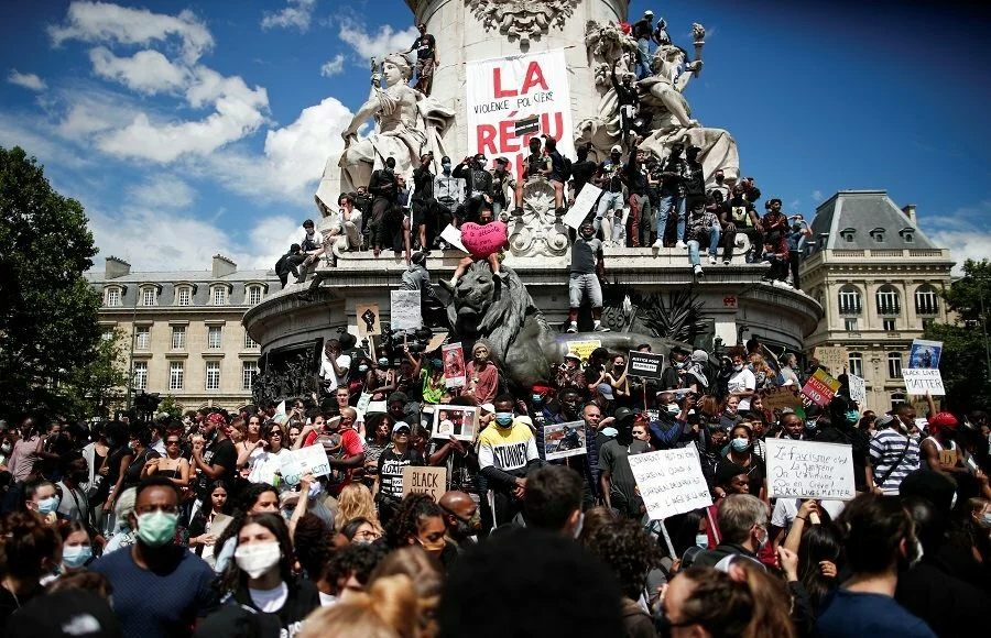 George Floyd death: Several thousand rally in Paris anti-racism protest