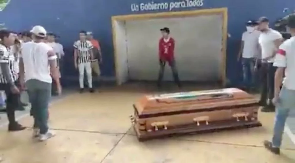 Teammates help 16-year-old dead boy score one last goal, video leaves Twitterati in tears