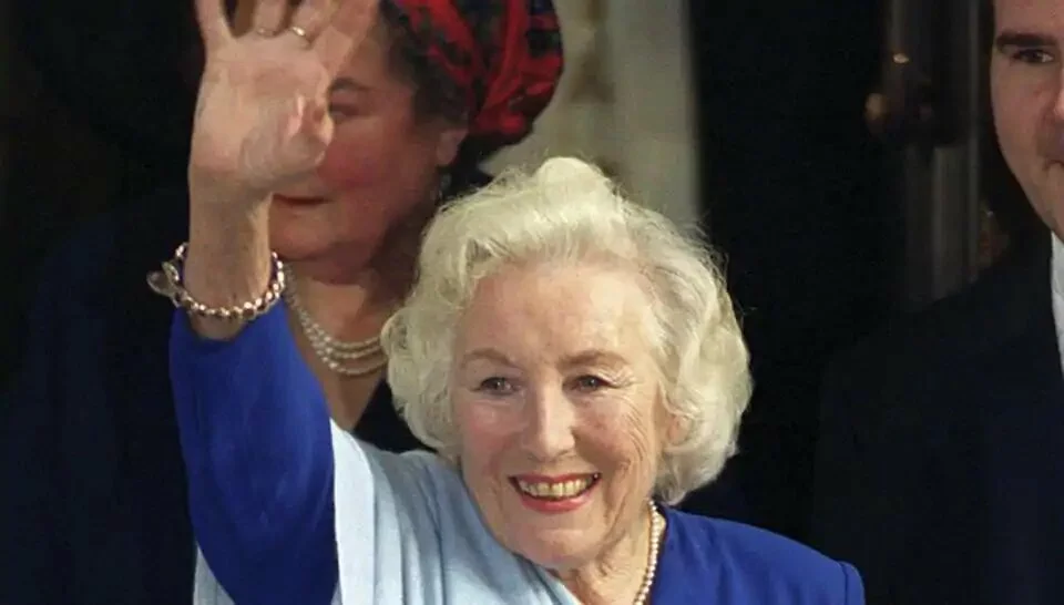 Vera Lynn’s last public performance was in Trafalgar Square in 2005 during the 60th anniversary celebrations for VE Day (Victory in Europe Day), when she performed We’ll Meet Again.