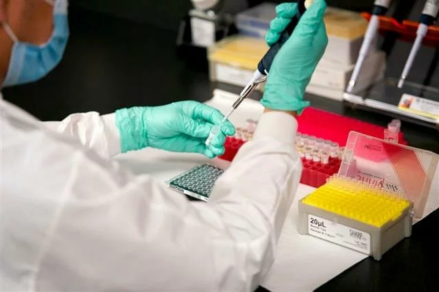 Virus vaccine put to final test in thousands of volunteers in US