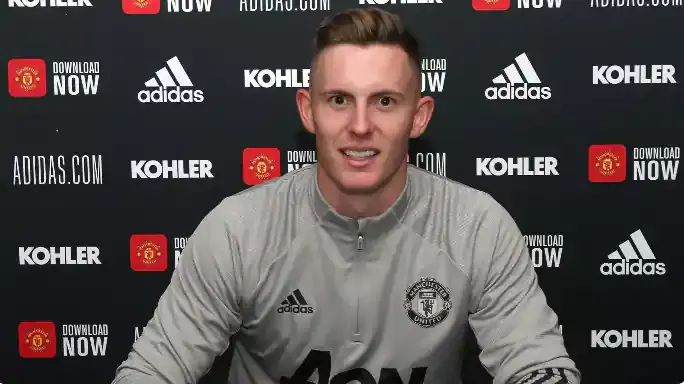 Goalkeeper Dean Henderson signs contract extension with Manchester United